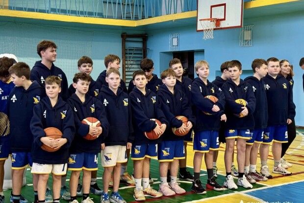 ДЮСШ у Нововолинську отримала багато нового спортінвентаря