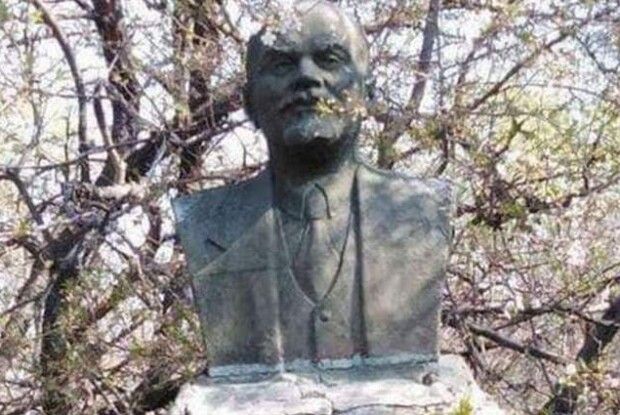 На Хмельниччині демонтували останній в Україні пам'ятник Леніну