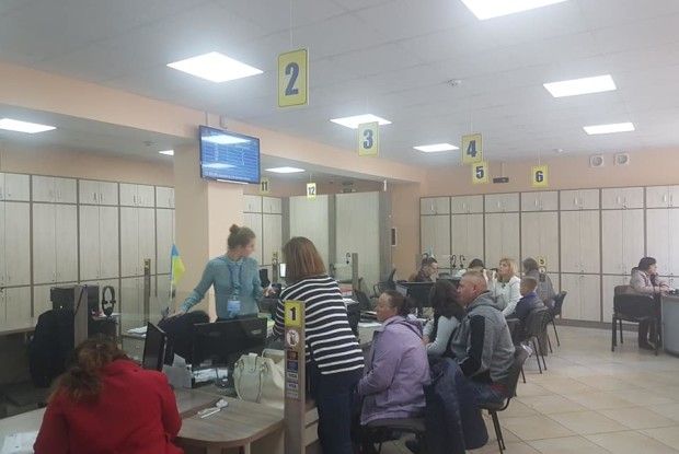 На Ковельщині одразу два ЦНАПи видають паспорти для виїзду за кордон