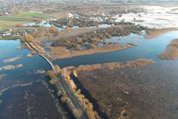 На Волині показали красиву і небезпечну повінь (Фото)