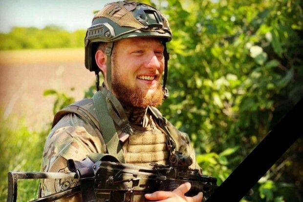 Куля снайпера обірвала  його життя у 22 роки...