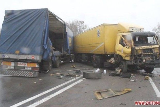 Біля Ківерець зіткнулися дві фури