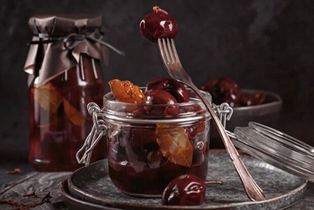 Неймовірний смак: мариновані сливи до м’яса