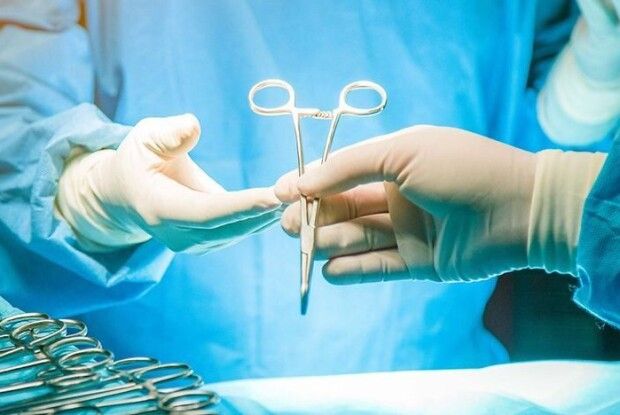 Волинські хірурги врятували чоловіку дві ноги