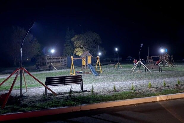 У громаді на Волині показали, як своїми силами гарно облаштували паркові зони з дитячими майданчиками (Фото)