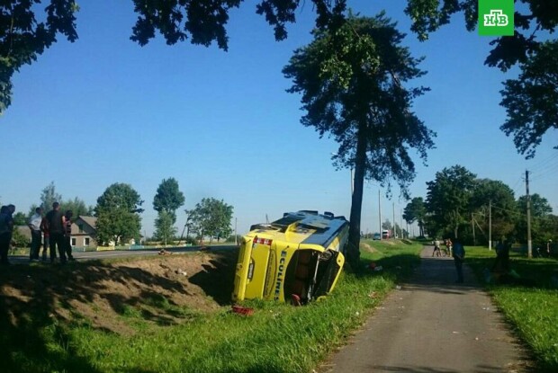 Туристичний автобус з українцями перекинувся в Білорусі