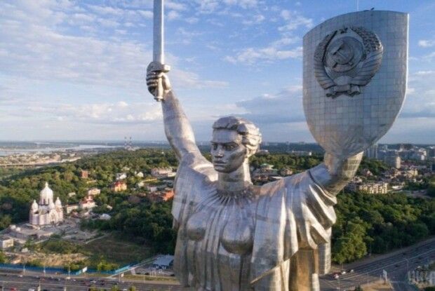 Українці проголосували за тризуб на щиті «Батьківщини-матері»