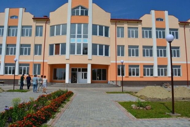 300 дітей чекає на відкриття Любохинівської школи