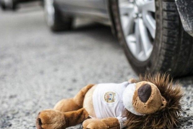 Трагедія у Луцькому районі: 11-річний хлопчик наїхав на дворічну сестру