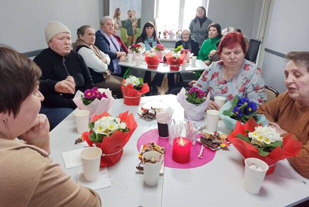 У громаді на Волині зворушливо привітали матерів, доньок, дружин загиблих героїв