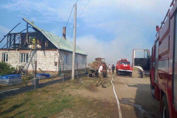 На Рівненщині вогонь наробив лиха: згорів дах нової хати