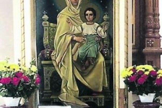 У квартирі волинян замироточили хрестики