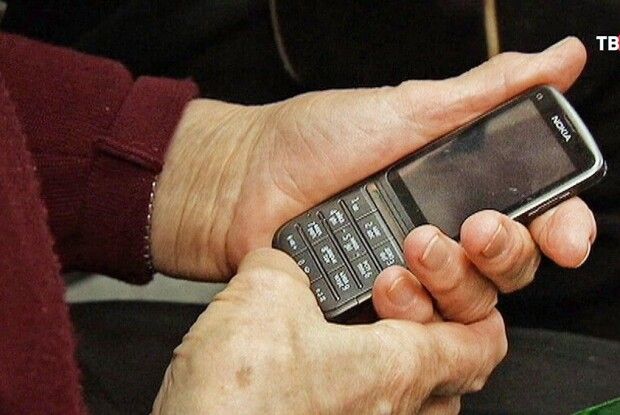 На Волині поліцейські упіймали бабусю – крадійку телефона