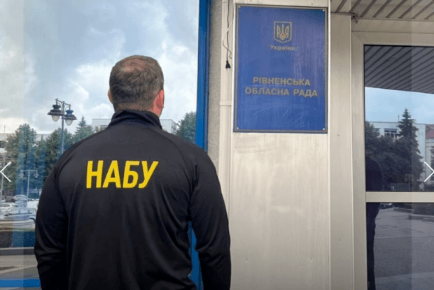 Заступника голови Рівненської облради викрили на отриманні хабаря