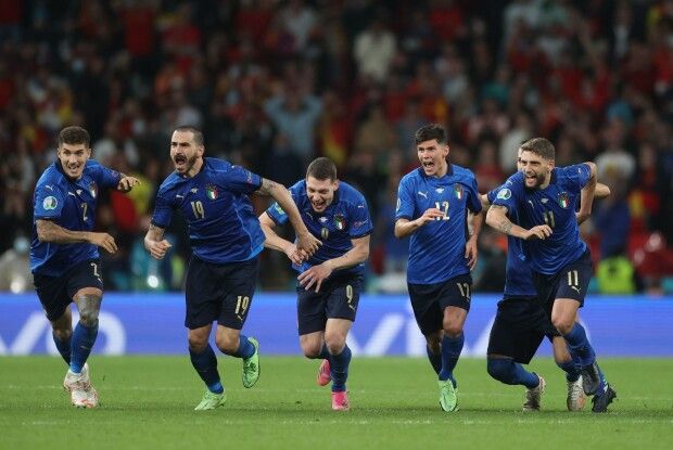 «Forza Italia!»: редакційний кріль «Газети Волинь» закликав футбольний світ вірити у перемогу «Скуадри Адзурри» (Відео)