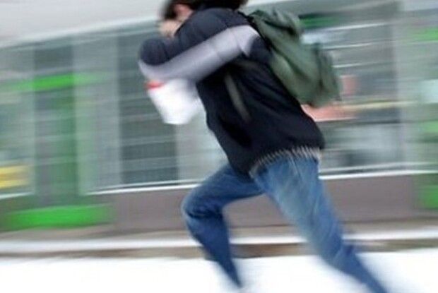 На Волині хлопець вблагав дядька подзвонити і… чкурнув з телефоном