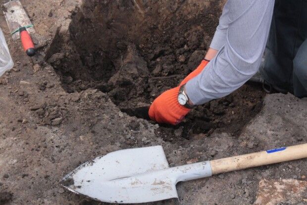 Рівнянин знайшов тіло німецького солдата із золотою обручкою, чим допоміг ЗСУ