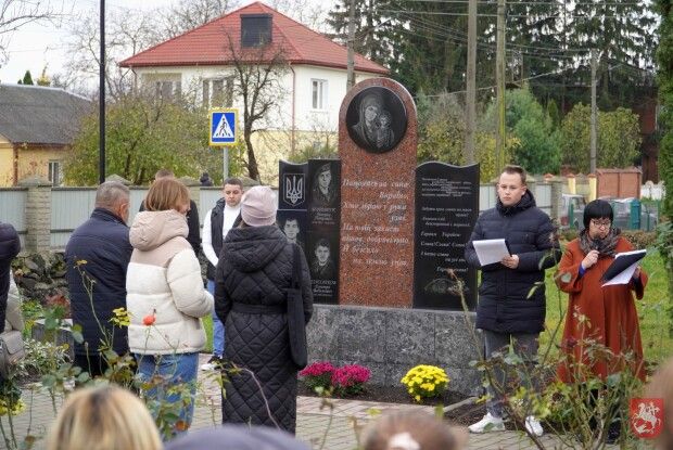 У місті на Волині відкрили пам'ятну дошку загиблим Захисникам