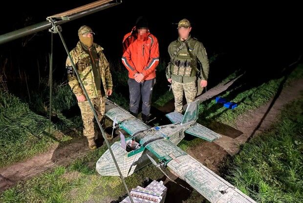 На Волині поблизу кордону затримали контрабандиста з безпілотником і цигарками (Відео)