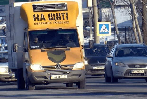 До Луцька «на щиті» везуть полеглих Героїв