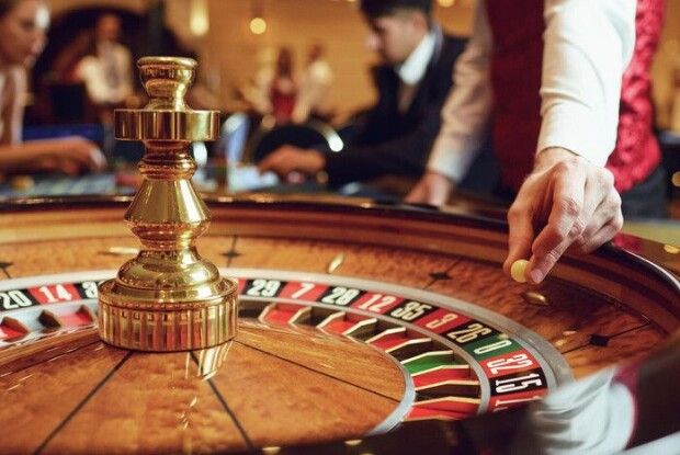 У Сінгапурі чоловік виграв 4 млн у казино і помер від хвилювання 