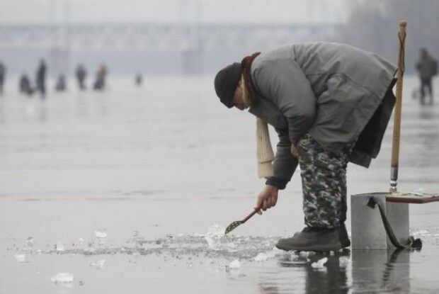 На Полтащині рятувальники зняли з крижини півсотні «пінгвінів»