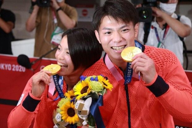 На Олімпійських іграх в Токіо брат і сестра вибороли золоті медалі із різницею в годину
