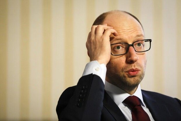 Щоб не писати, до кого Яценюк літав на каву у Женеву, повідомляють, що його ледь не затримали в аеропорту «за війну в Чечні»…