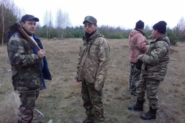 У Цуманській пущі озброєна сокирами «нечиста сила» підбиралася до молодих сосон на Чортовому болоті
