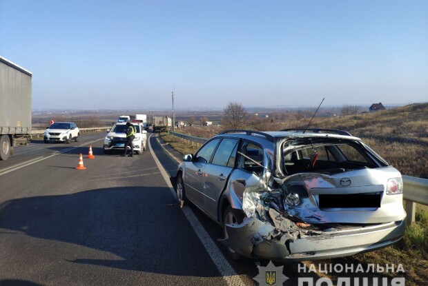 На Рівненщині на одній ділянці дороги сталися дві ДТП: постраждала дитина (Фото)