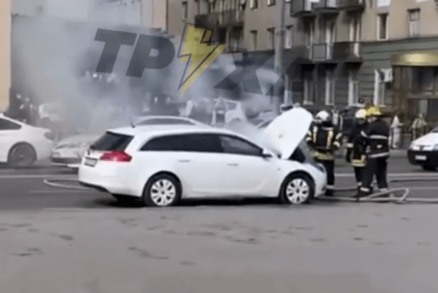 У центрі Луцька на ходу загорілося авто