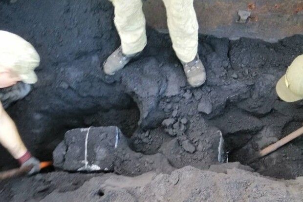 У Володимирі-Волинському прикордонникам довелося відкопувати куриво з-під руди вантажного вагона