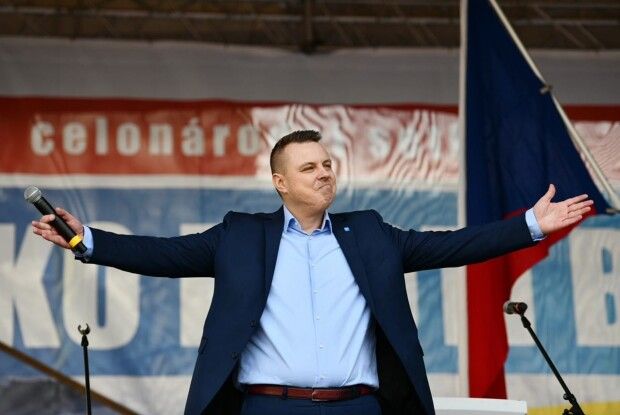 Вже й у Чехії заявили про бажання позбавити Зеленського ордена