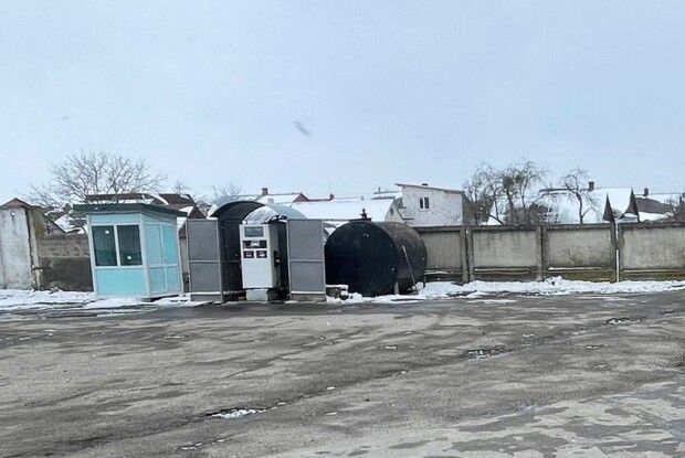 На Рівненщині «прикрили» дві нелегальні заправки