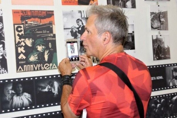 Режисер, письменник, карикатурист: харків'янам показали маловідомого Довженка