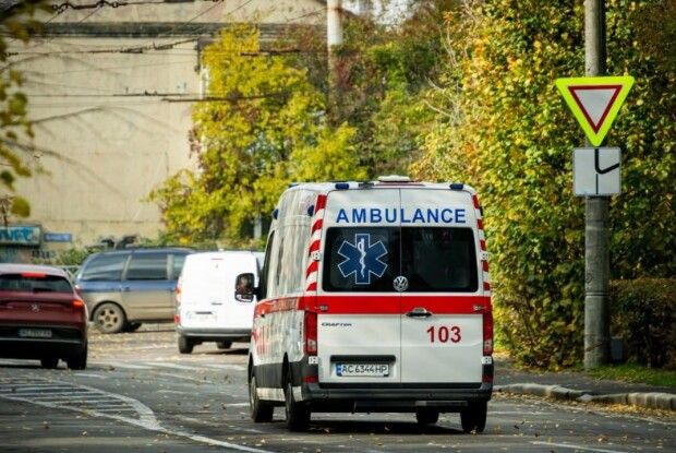 На Волині медики «швидкої» провели реанімацію прямо на місці виклику