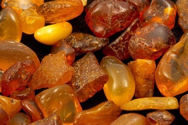 У підпільному цеху було два центнери бурштину