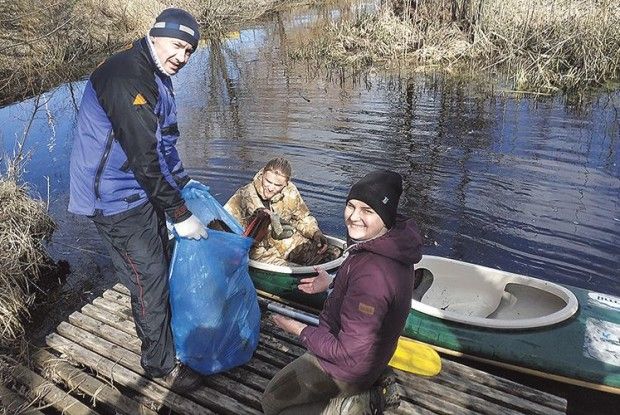 «Пішов на риболовлю, ну, випив пива, але чому пляшку — обов’язково у воду?» (ФОТО, ВІДЕО)