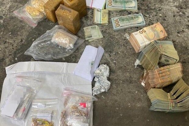 МЗС відкликала з посольства в Польщі двох дипломатів, які переміщали через «Ягодин» золото, цигарки і валюту (Відео)