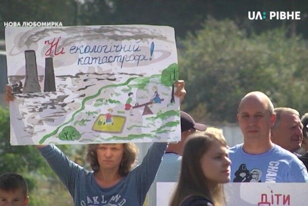 На Рівненщині люди протестували проти роботи вапняно-силікатного заводу