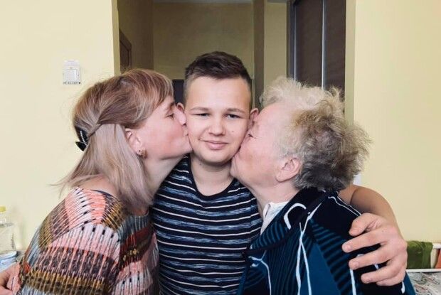 Під керівництвом лікаря-волинянина у Львові 15-річному хлопцю пересадили нирку його бабусі (Фото)