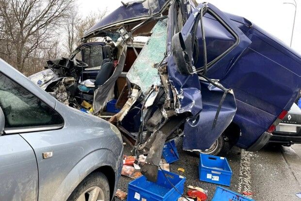 На Рівненщині в ДТП за участю п’ятьох авто загинув водій буса