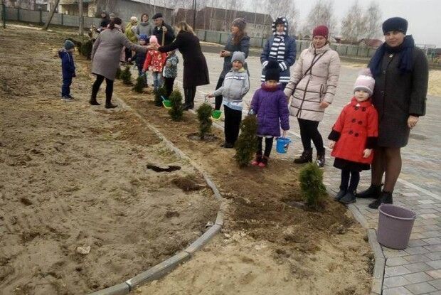 70 туй прикрасять «Алею першокласника-2019» (Фото)