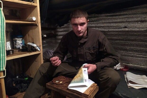На війні боєць з Волині відпочиває, вишиваючи бісером 