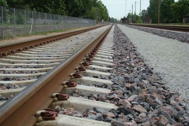 На Рівненщині під потягом загинула жінка