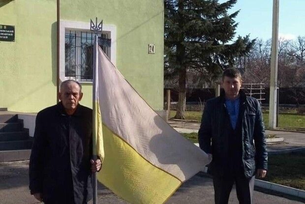 Першим у місті вийшов із синьо–жовтим прапором