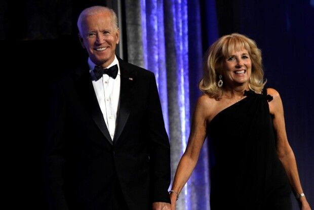 Після загибелі першої дружини  з другою Байден познайомився «наосліп»