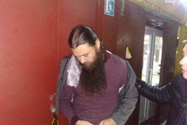 Служителя церкви затримали на пошті при отриманні наркотиків
