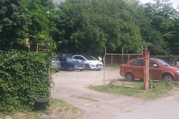 У Рівному жінка збирала щомісячну плату за неіснуючу парковку