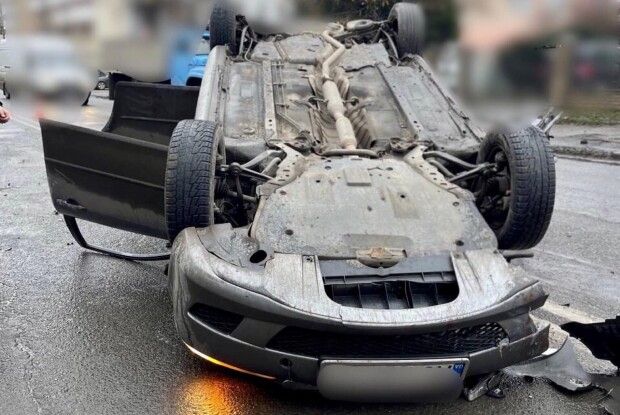 У Луцьку «Мазда» врізалась в пасажирський автобус (Фото)